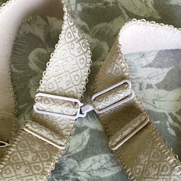 EIomi  bra, beige size US 34J - Picture 7 of 9